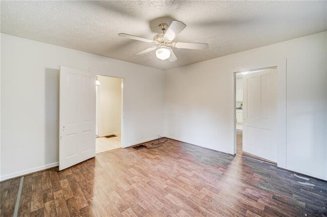 Building Photo - 1290 Reavis Mountain Rd
