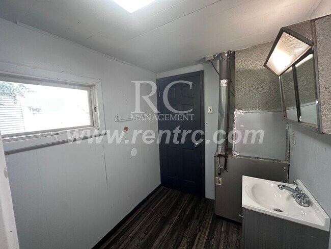 Building Photo - 1224-D Marion-