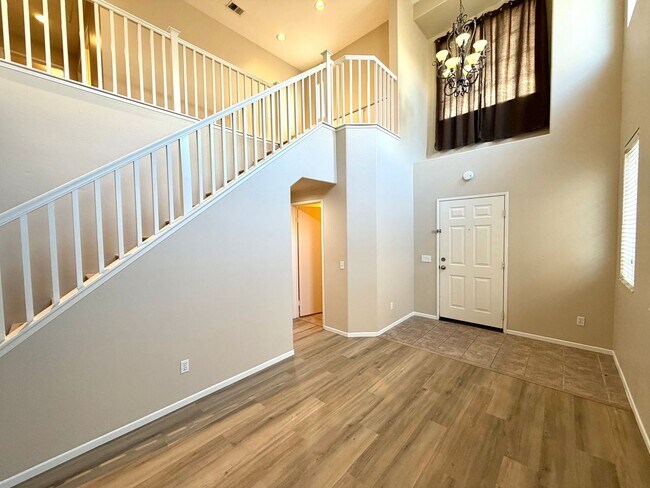 Building Photo - Move-In Ready 3 bedroom & 2.5 bathroom Home in the Gated Laurel Creek Community