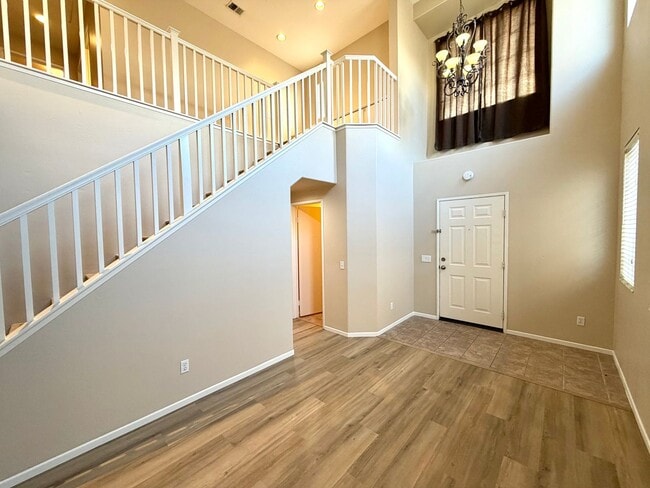 Building Photo - Move in special! Move in by 3/1 and get $300 off your first months rent! - Move-In Ready 3 bedroo...
