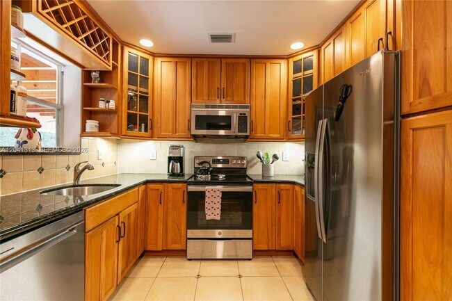 Building Photo - 5760 SW 51st St