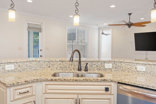 Building Photo - Swift Creek Preserve 5 Bedroom Beauty!