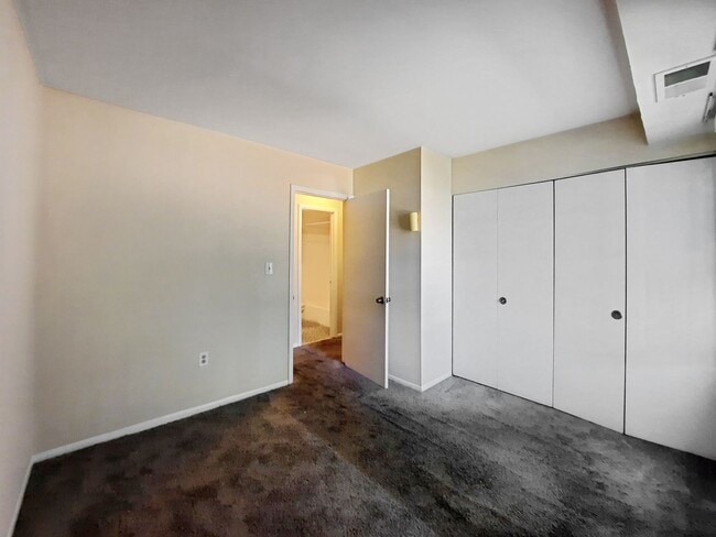 Building Photo - **Spacious 3BR/1BA Condo – Move-In Special...
