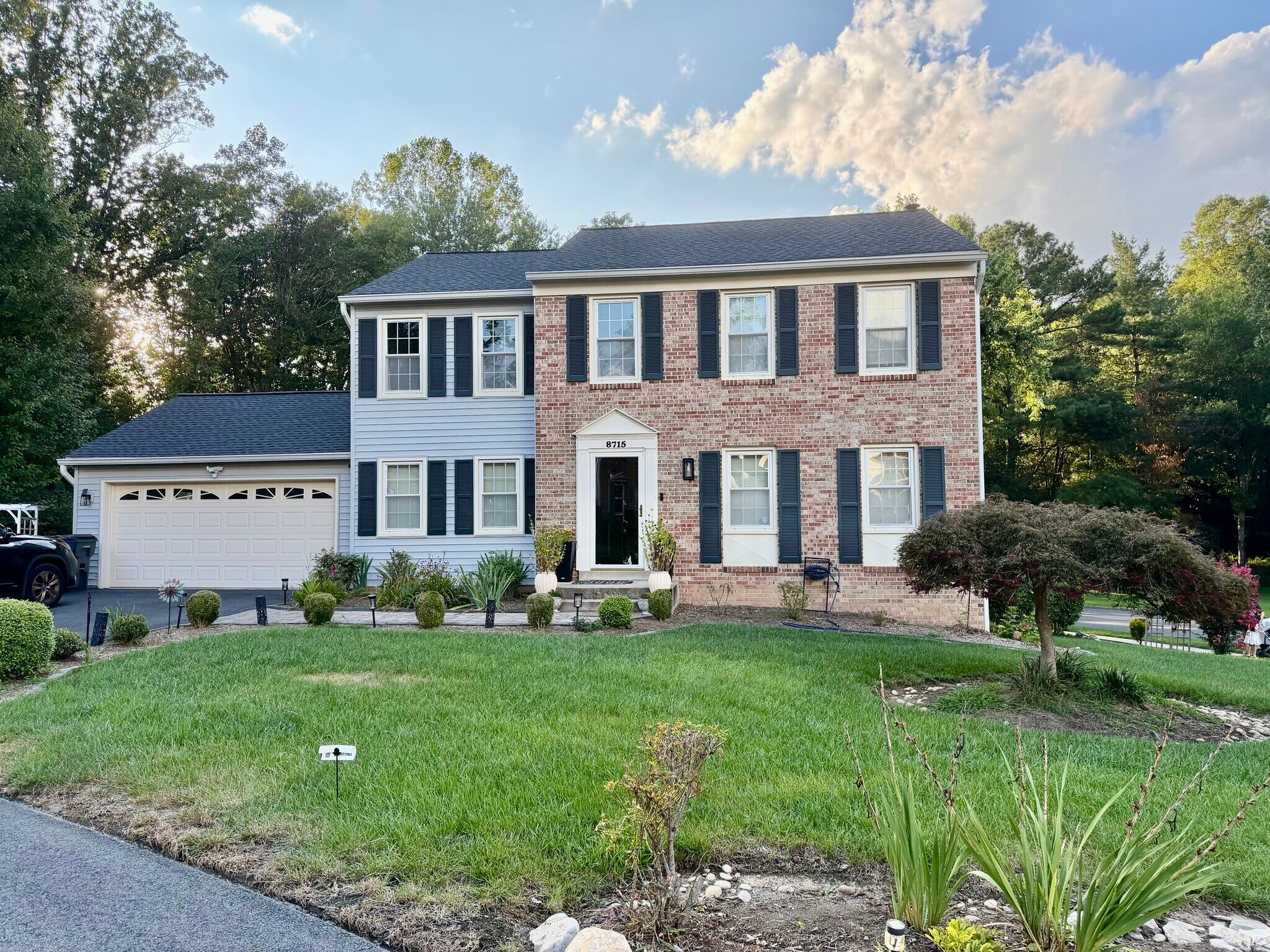 Building Photo - 8715 Shadowlake Way