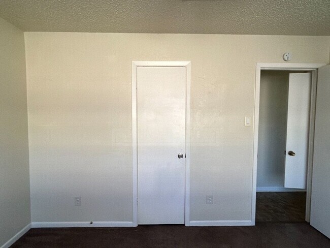 Building Photo - 618 N 23rd St