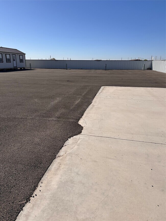 Building Photo - 3306 E County Rd 172