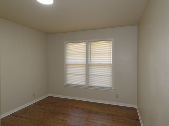 Building Photo - Newly Remodeled 3 Bedroom-1.5 Bath Home!