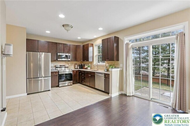 Building Photo - 270 Milkweed Dr