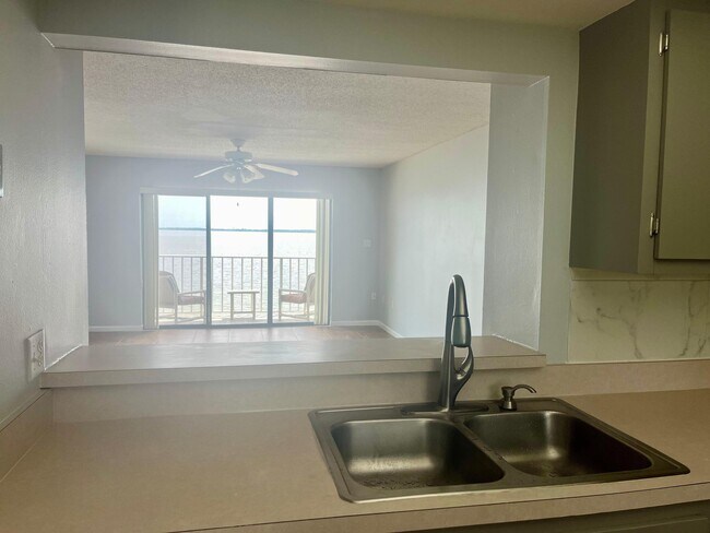 Building Photo - 6850 US-1