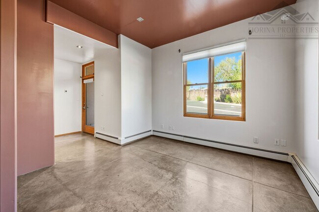 Building Photo - Bright Midtown Studio Loft