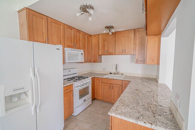 Building Photo - 2 Bedroom Home in Friendly Valley in 55+ C...