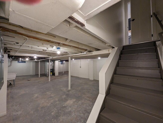 Building Photo - 622 S Woodland Ave