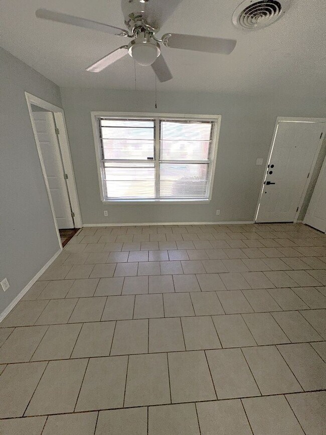 Building Photo - NEW IN MANAGEMENT - AVAILABLE NOW! $100 OFF MOVE IN SPECIAL