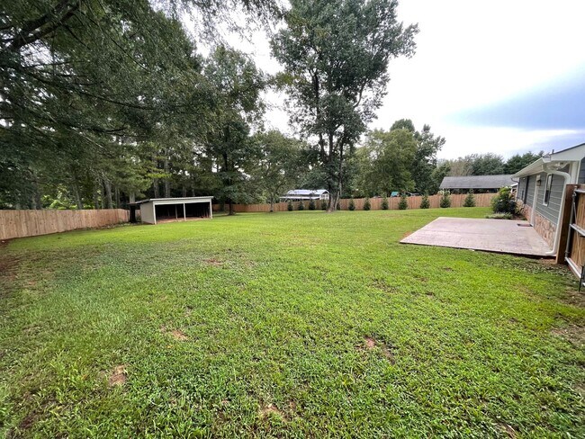 Building Photo - Nice 3/2 House in Armuchee- $1,895