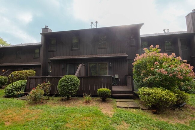 Building Photo - 166 Natchaug Dr