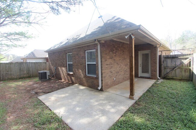 Building Photo - Homewood Area - Oxmoor Glen - Minutes to Downtown & UAB