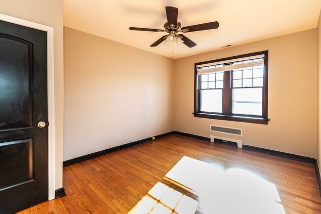 Building Photo - 5018 Miami St