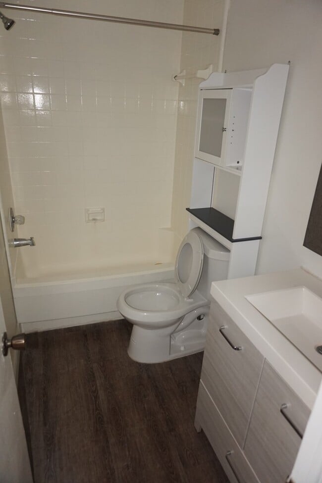 Building Photo - Ride your bike to Downtown Winter Garden Studio Available Now