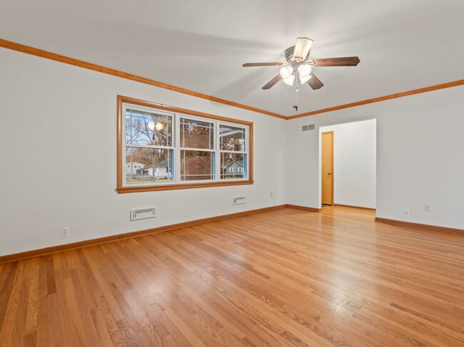 Building Photo - 327 Wallace Ave