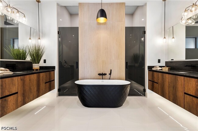 Building Photo - 3321 SW 3rd Ln