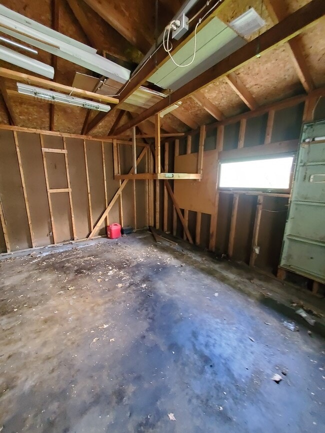 Building Photo - 11828 Monroe Cir NE