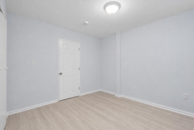Building Photo - 406 7th St