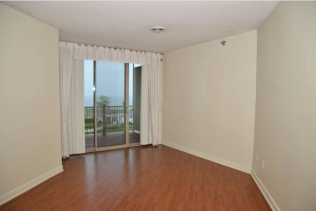 Building Photo - 4120 S Lake Dr