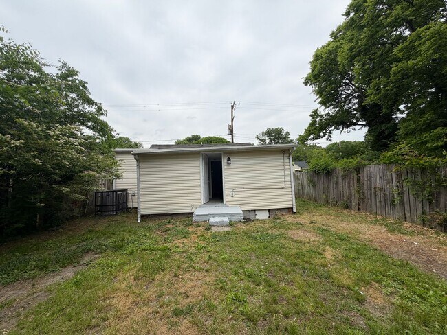 Building Photo - 2208 Keswick Ave