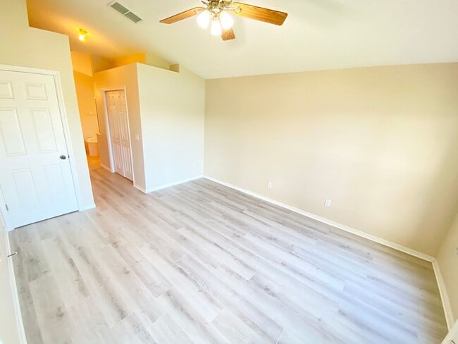 Building Photo - Beautiful Home with Water View in Waterfor...