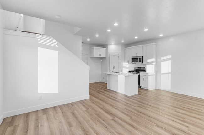 Building Photo - 285 W 1150 N