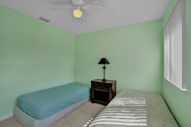 Building Photo - 1726 SW 110th Terrace