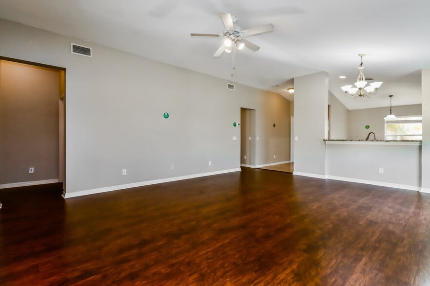 Building Photo - 11921 Autumn Creek Dr