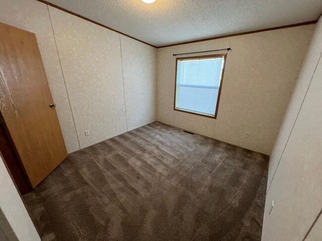 Building Photo - 3 Bedroom 2 Bath Modular Home with Many Amenities & Storage Shed