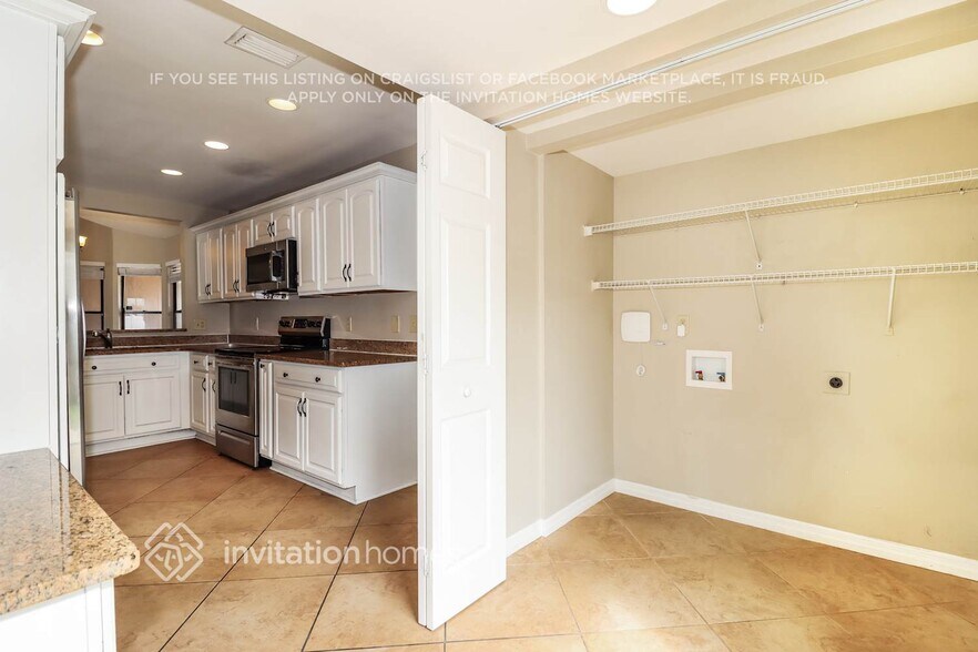 Building Photo - 4806 Foxshire Cir