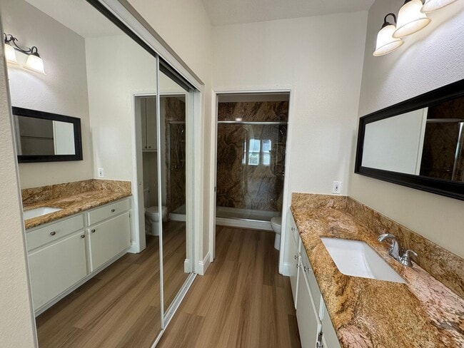 Building Photo - Immaculate 2Bd/2Ba Condo w/Brand New Floor...