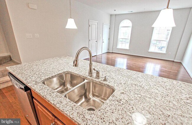 Building Photo - 13652 Endeavour Dr