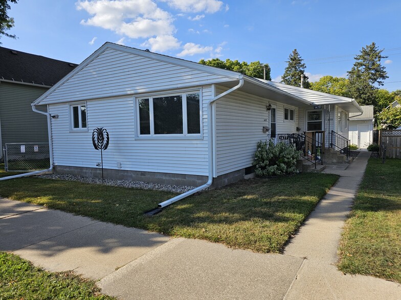 Primary Photo - 1479 Redfield St