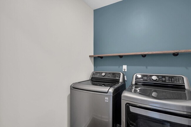 Building Photo - 4 Bedroom 3 Bath Home Located in Shell Pointe at Cobblestone Village in Summerville!