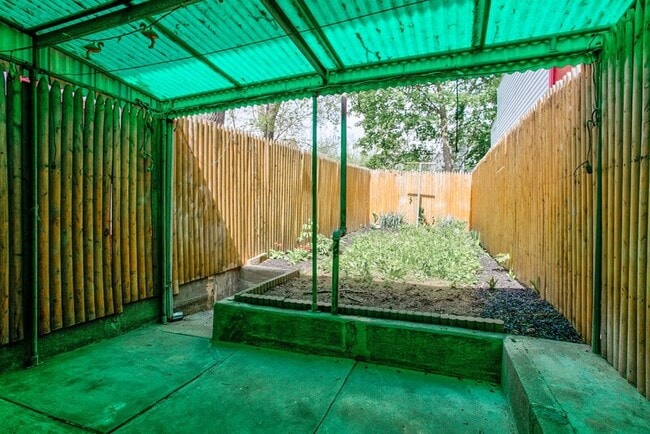 Building Photo - 707 W Vine St