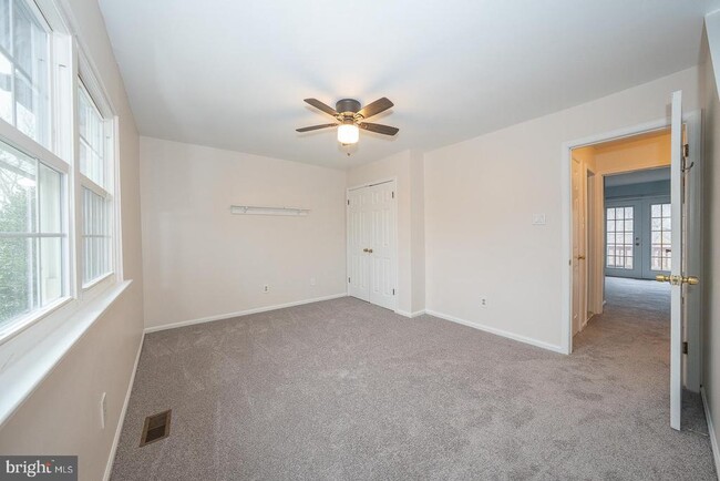 Building Photo - 26 Rampart Dr