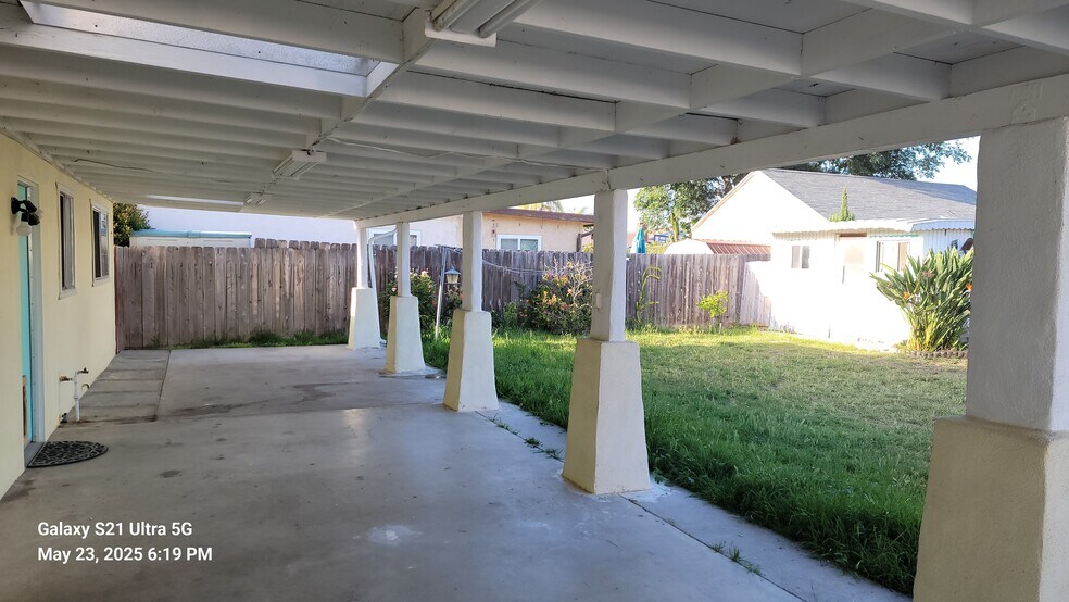Building Photo - 418 W Redondo Dr