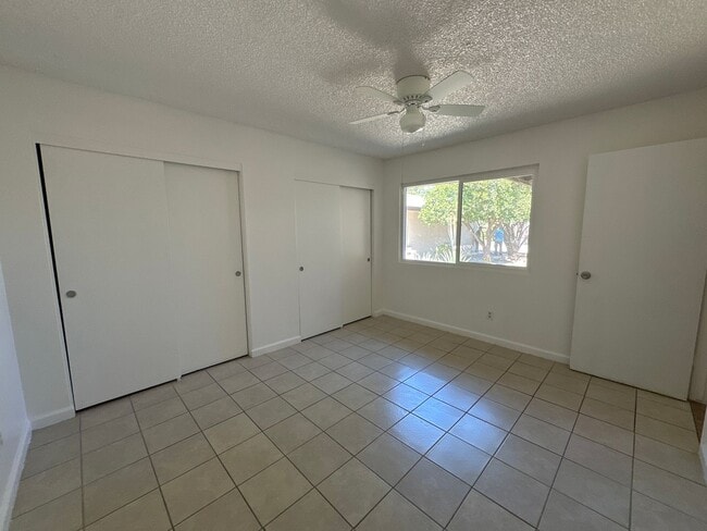 Building Photo - 3bd/2ba Duplex! - Hemet, CA