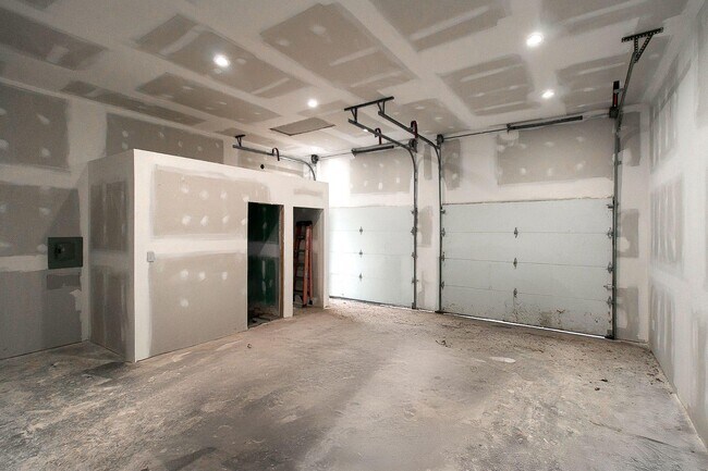 Building Photo - 9802 Lomond Dr