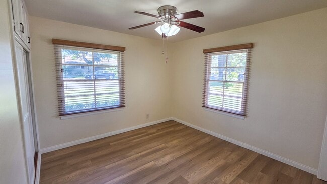 Building Photo - 2 Bed 1 Bath House By Michigan Park Available Now!