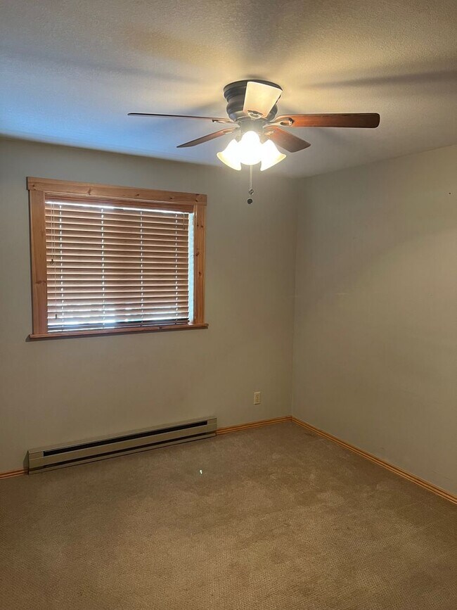 Building Photo - 702