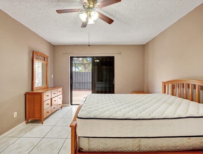 Building Photo - 1165 Summit Trail Cir