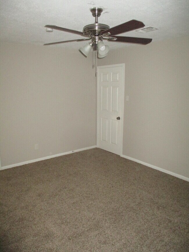 Building Photo - Call 832-538-3442 To Schedule Your Showing...