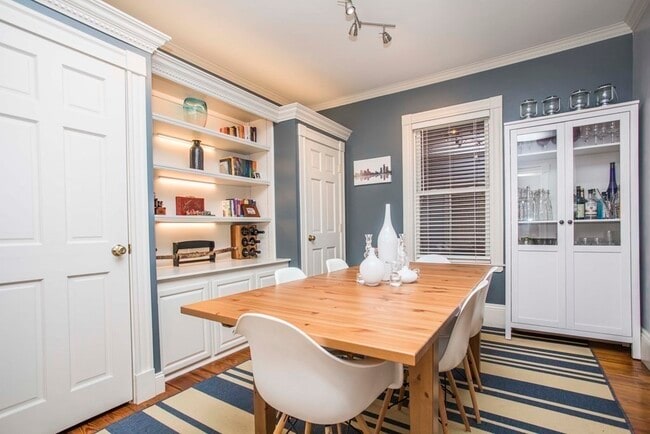 Building Photo - 633 Dorchester Ave