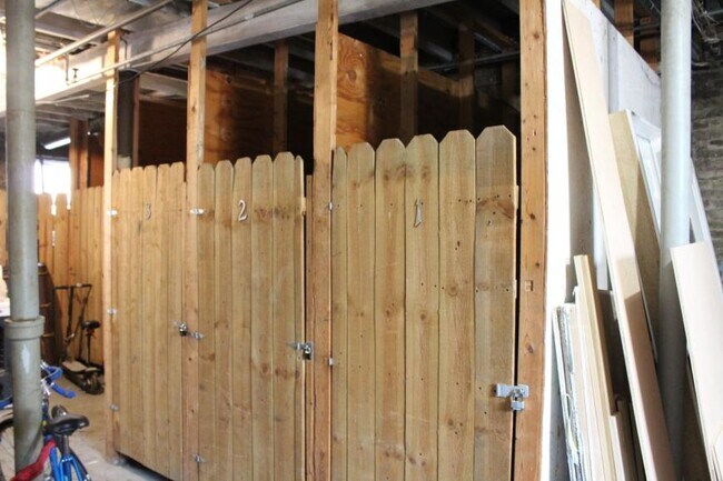 Building Photo - 2 bedroom in Chicago IL 60618