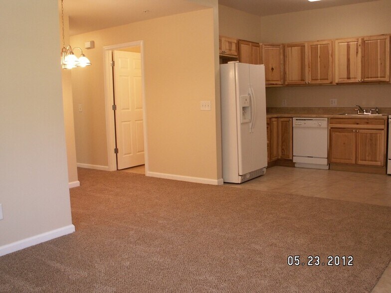 Building Photo - 7600 Courtyard Dr